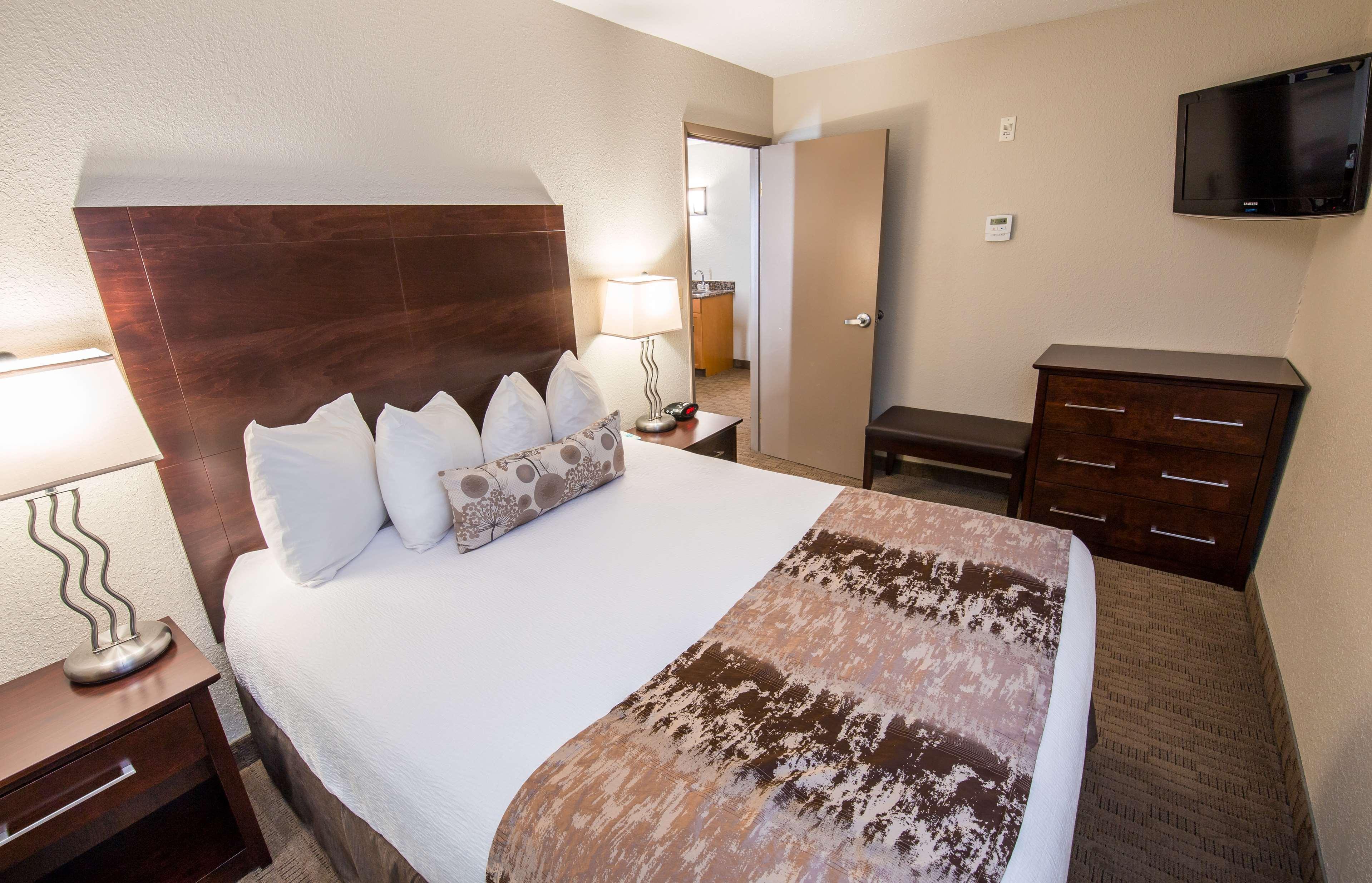 Best Western Plus Pembina Inn & Suites Виннипег Экстерьер фото