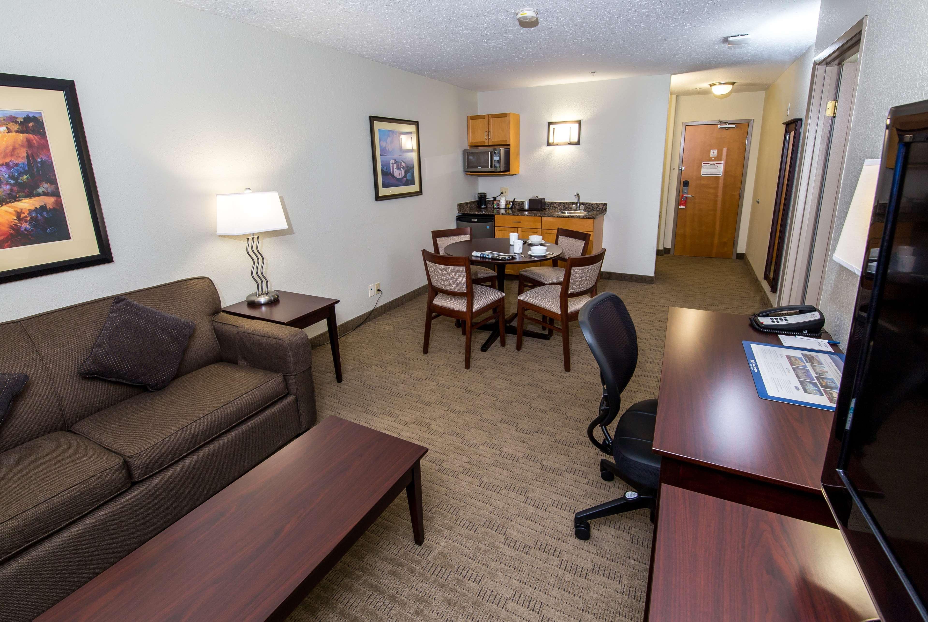 Best Western Plus Pembina Inn & Suites Виннипег Экстерьер фото