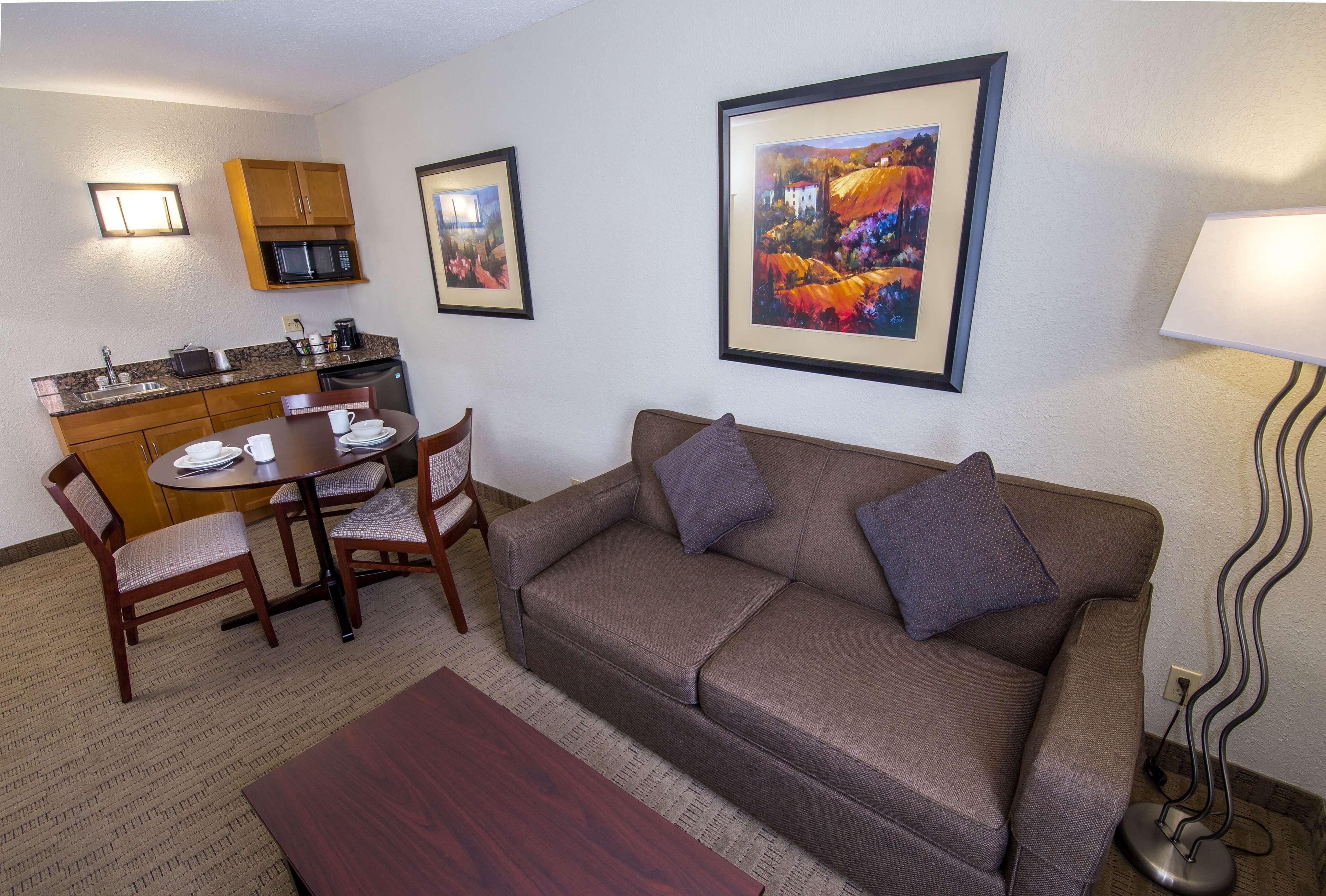 Best Western Plus Pembina Inn & Suites Виннипег Экстерьер фото