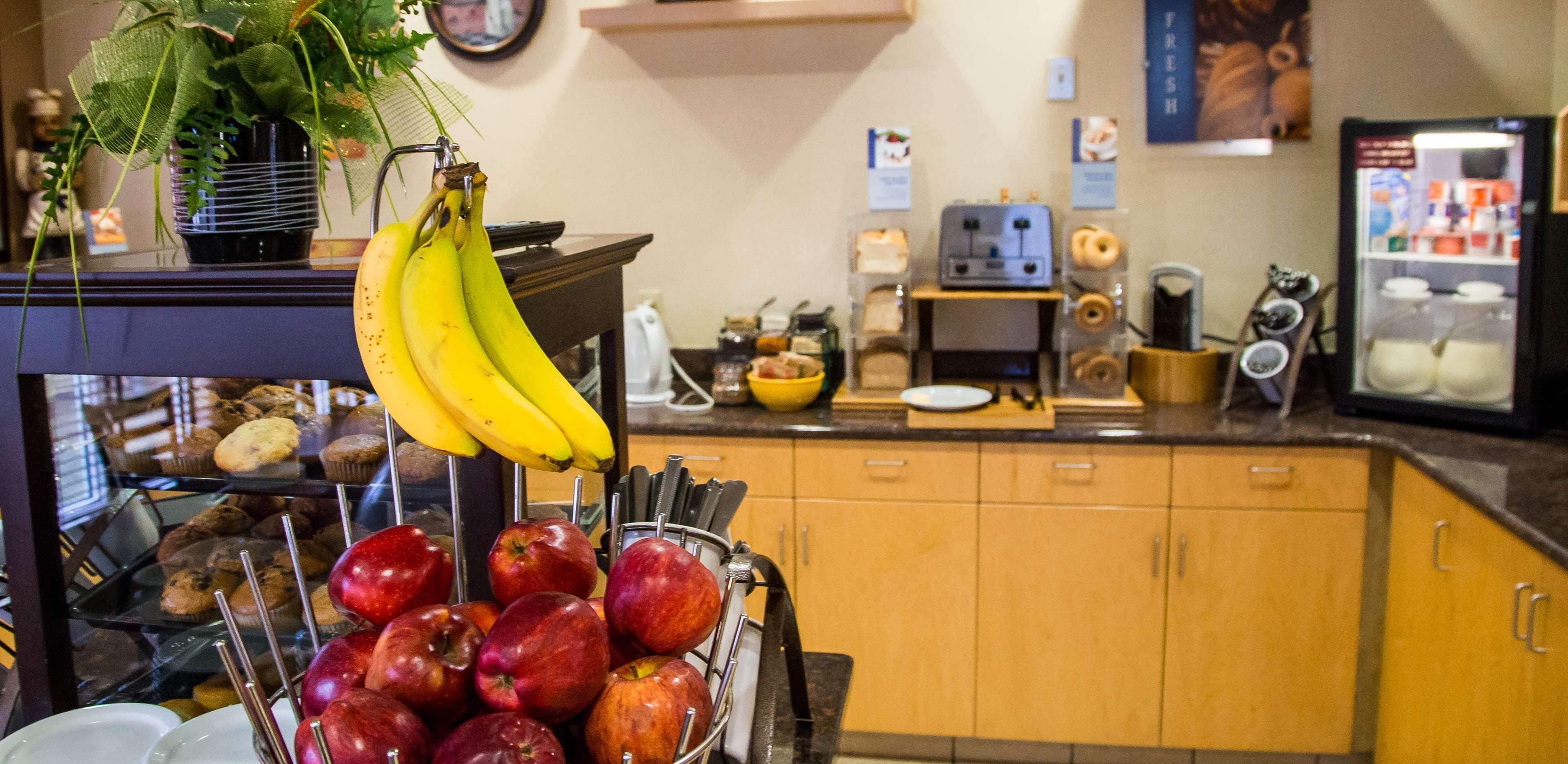 Best Western Plus Pembina Inn & Suites Виннипег Экстерьер фото