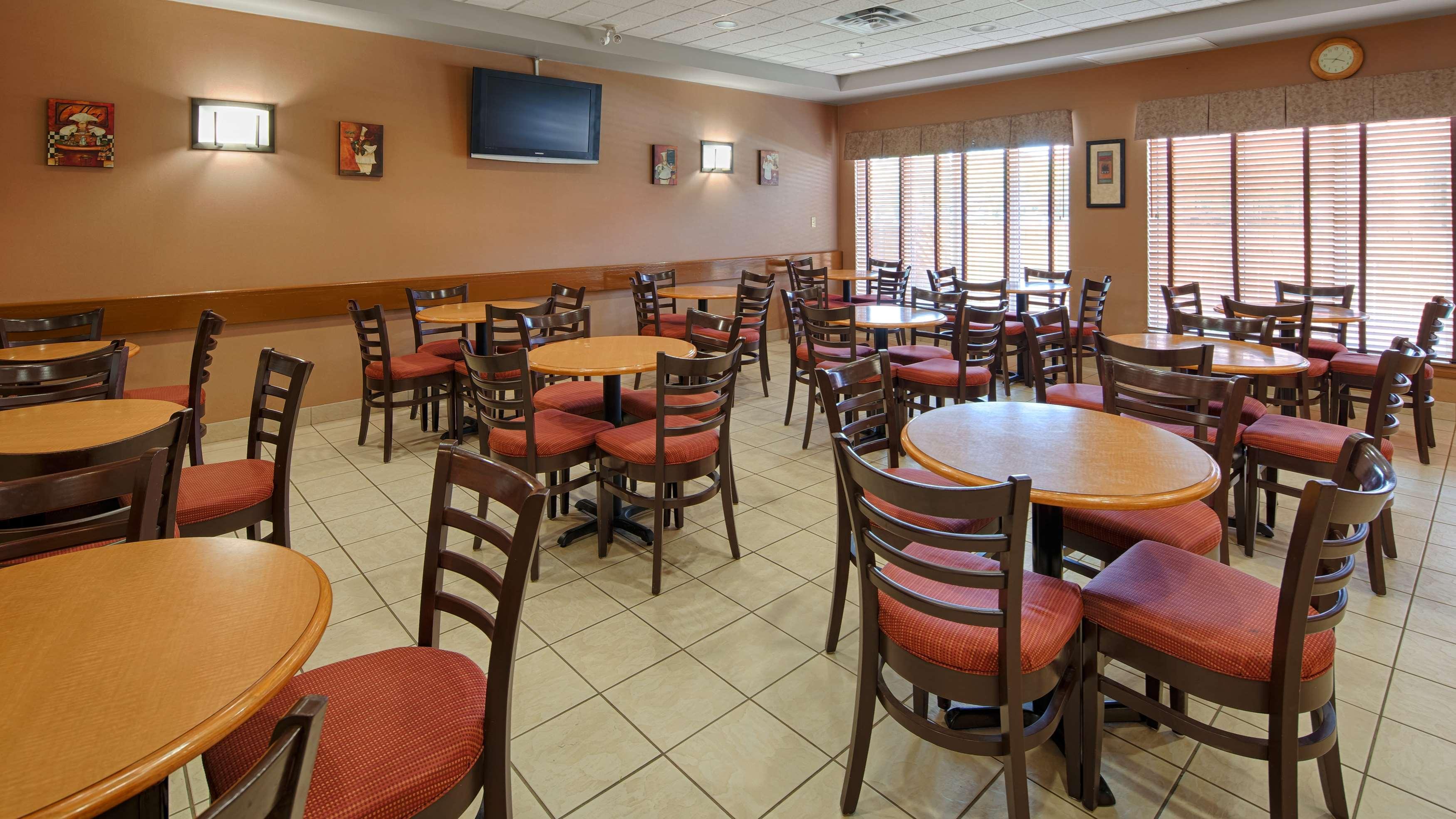 Best Western Plus Pembina Inn & Suites Виннипег Экстерьер фото