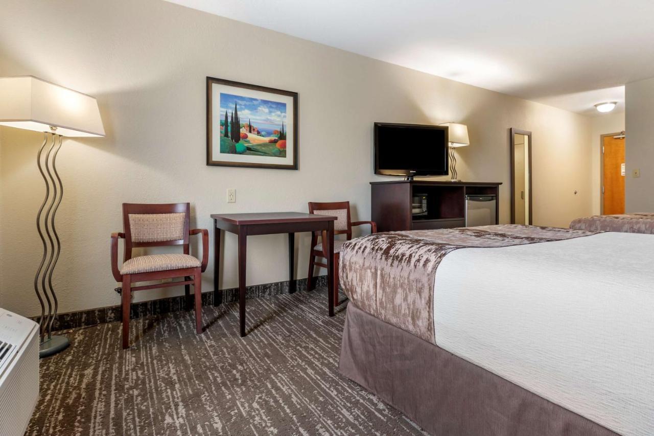 Best Western Plus Pembina Inn & Suites Виннипег Экстерьер фото