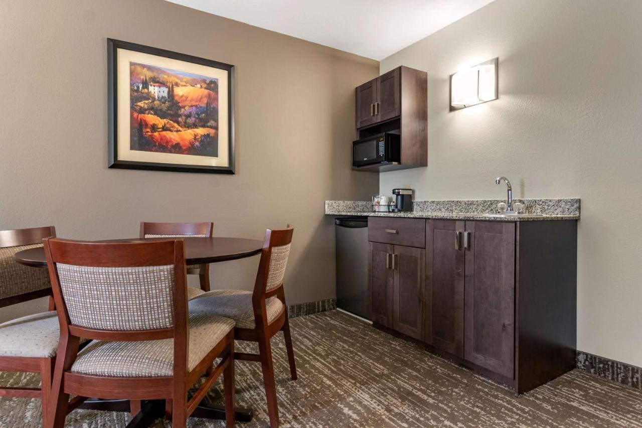 Best Western Plus Pembina Inn & Suites Виннипег Экстерьер фото
