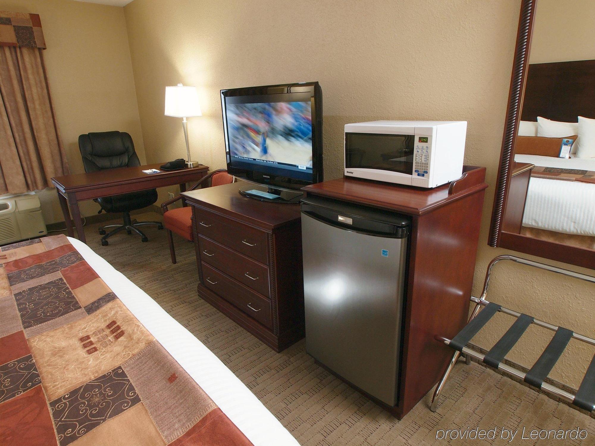 Best Western Plus Pembina Inn & Suites Виннипег Экстерьер фото